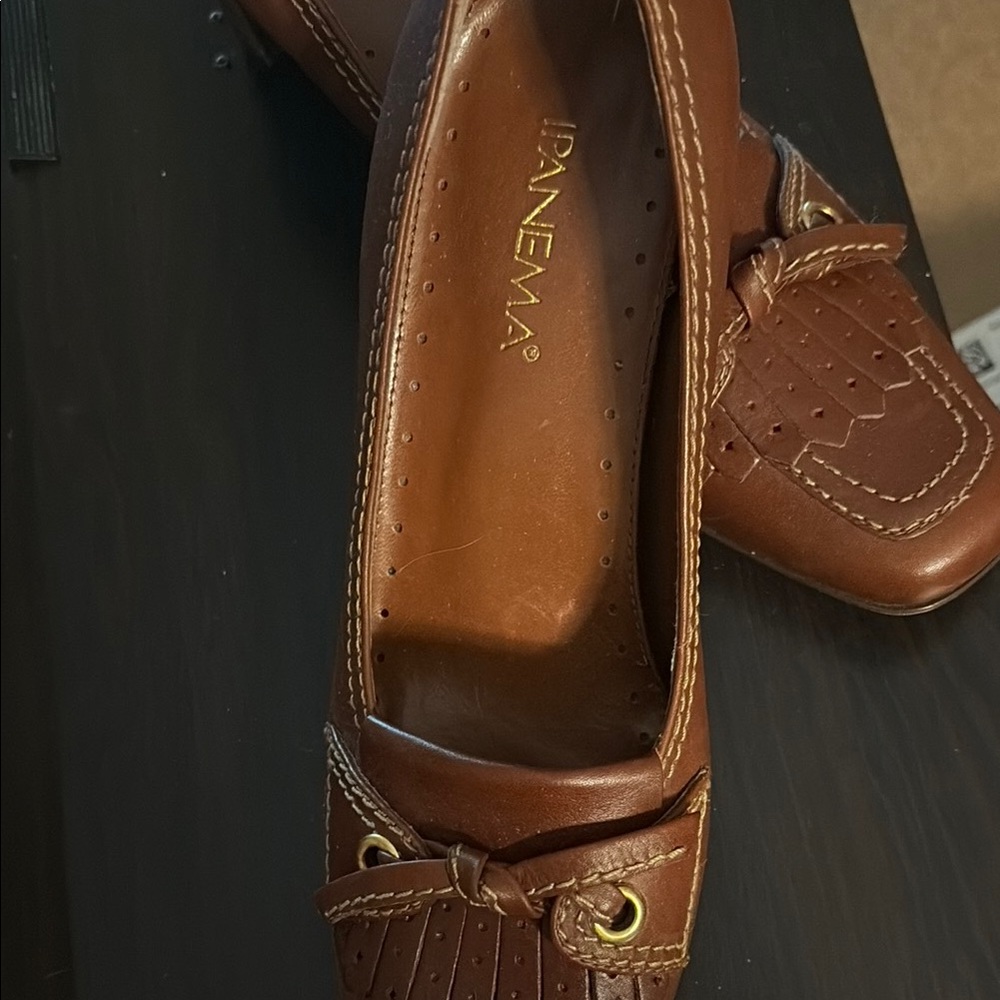 Ipanema Women's Tan Loafers with Bow Detail